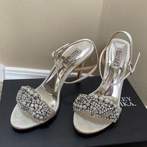 Badgley Mischka cream bridal wedding shoes sz 6.5